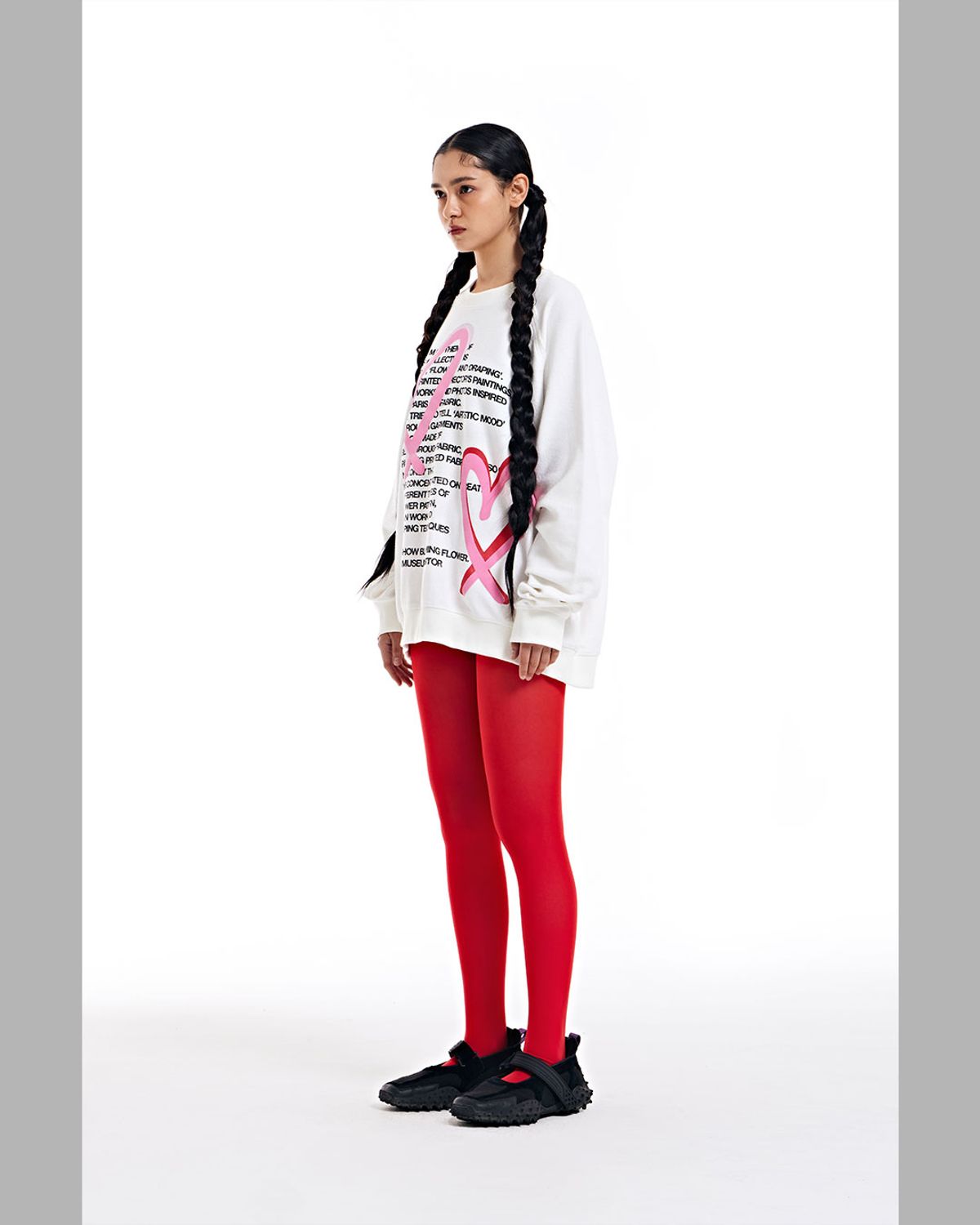 더뮤지엄비지터(THEMUSEUMVISITOR) HEART PRINTED INSIDE-OUT SWEATSHIRTS (WHITE)