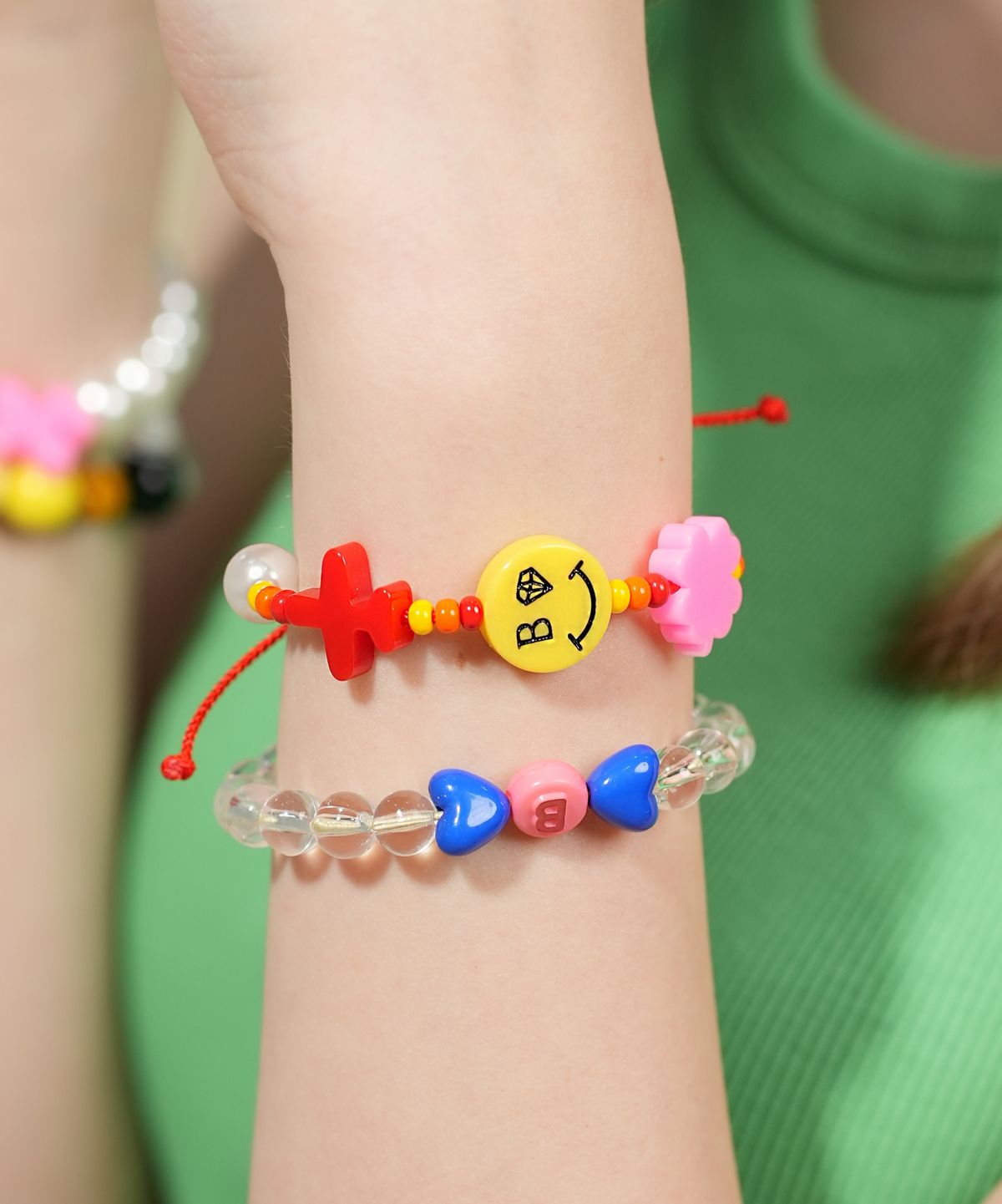 봉보(BONBEAU) Happy smile color motive knot Bracelet 스마일 컬러 아크릴 모티브 비즈 매듭 실팔찌