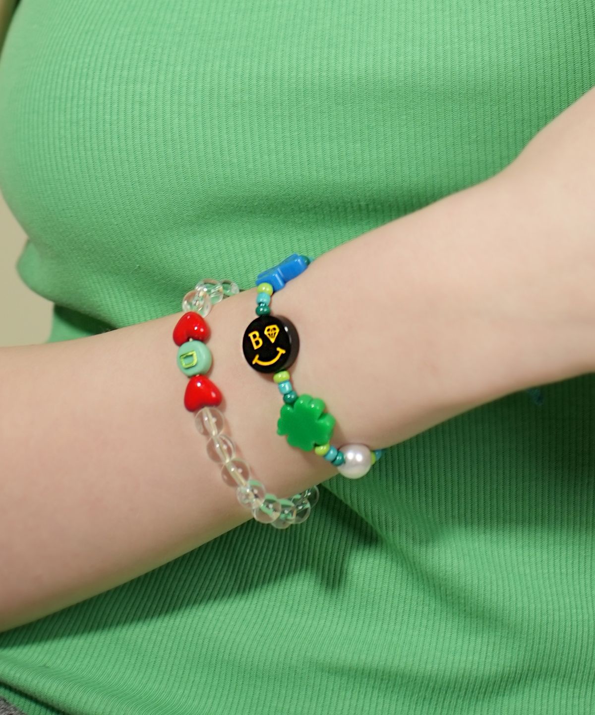 봉보(BONBEAU) Happy smile color motive knot Bracelet 스마일 컬러 아크릴 모티브 비즈 매듭 실팔찌
