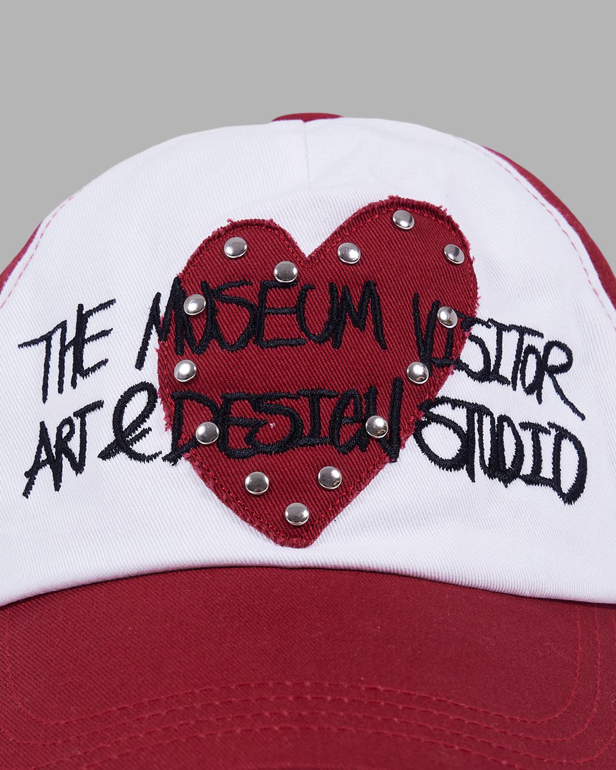 더뮤지엄비지터(THEMUSEUMVISITOR) HEART PATCH STUD BALLCAP (RED)