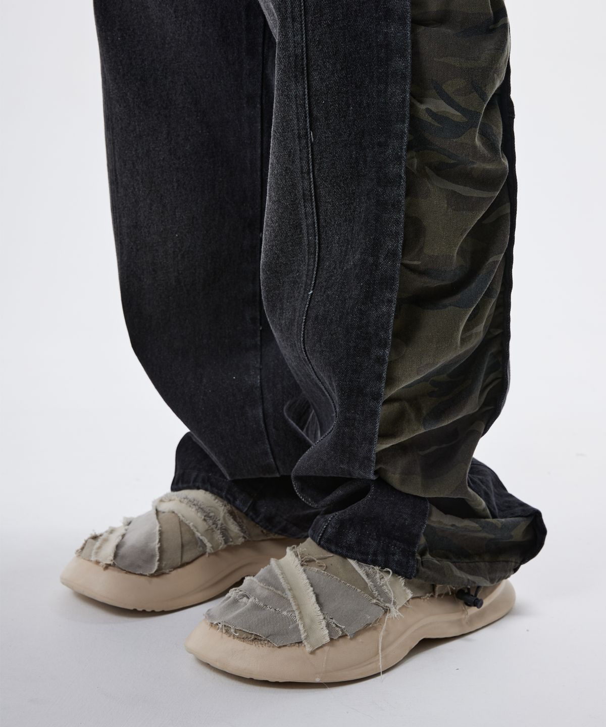 알에스에스씨(RSSC) INCISION SIDE WRINKLE DENIM PANTS - BLACK