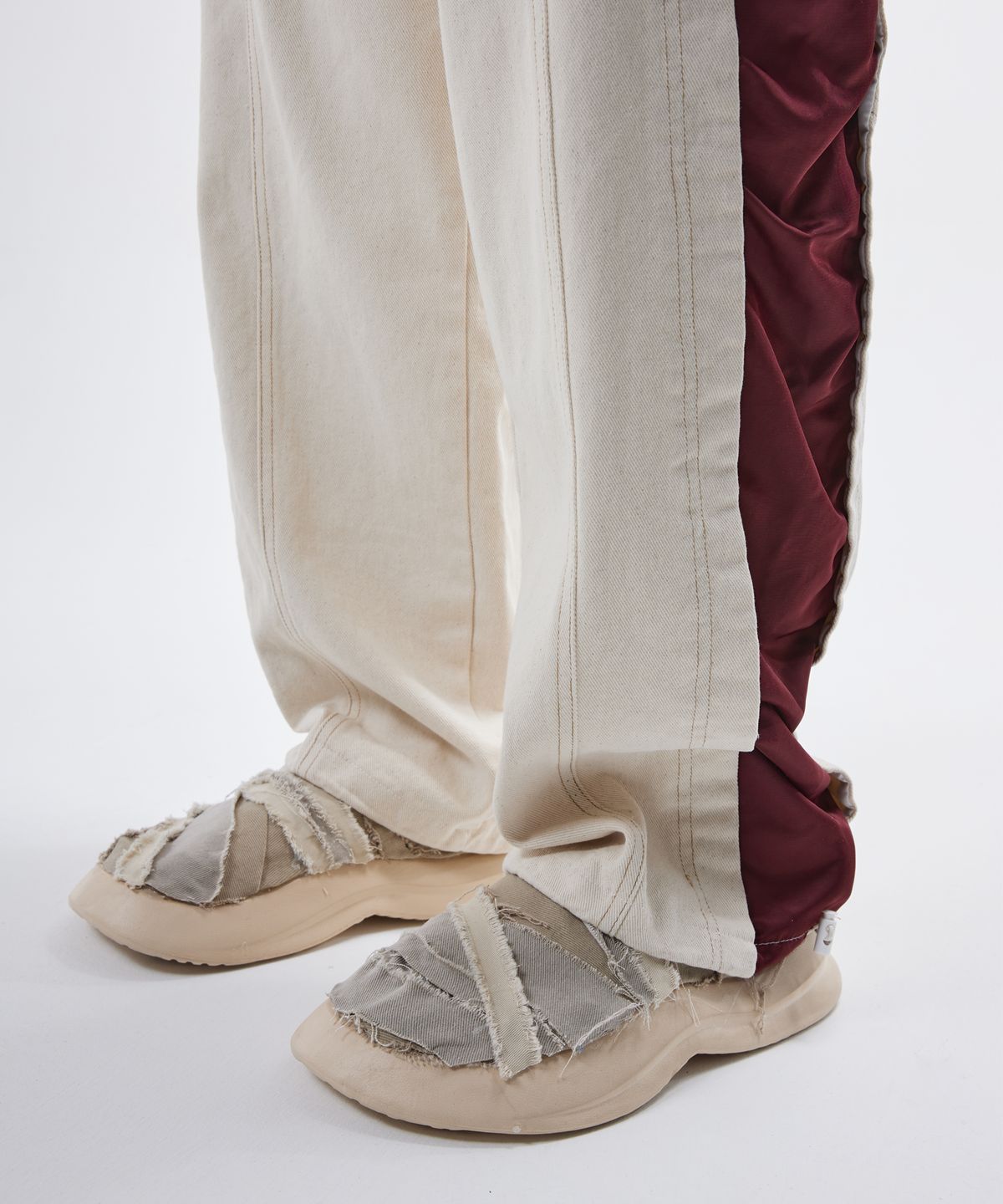 알에스에스씨(RSSC) INCISION SIDE WRINKLE DENIM PANTS - IVORY