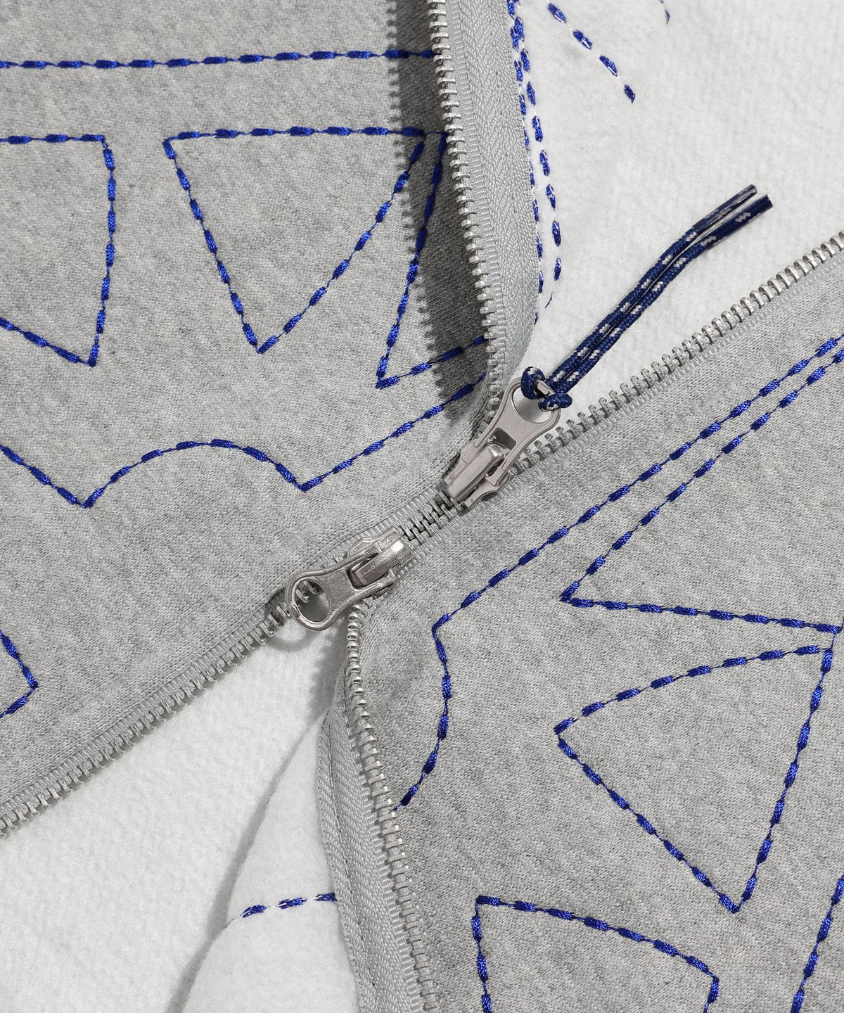 이스트쿤스트(ISTKUNST) SUNRISE STITCH LOGO HOOD ZIP UP_GREY(IK2DFMM481A)