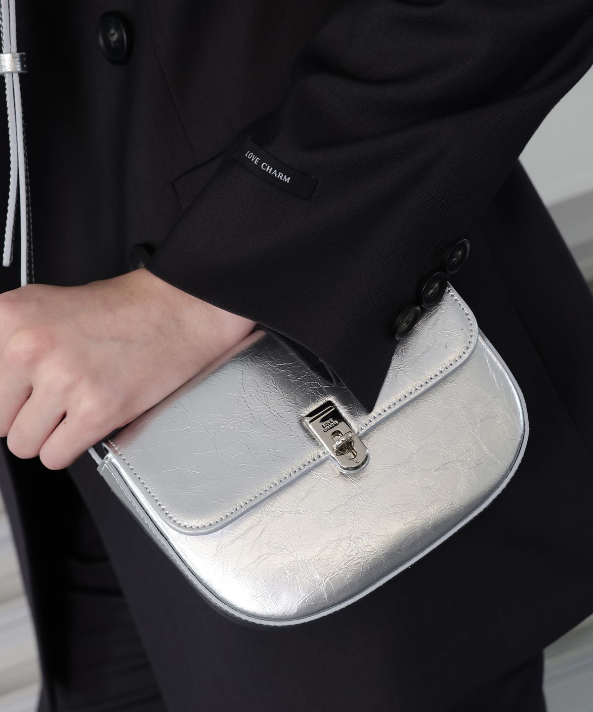 러브참(LOVECHARM) [사라 새들백_실버] Sara Saddle Bag_Silver
