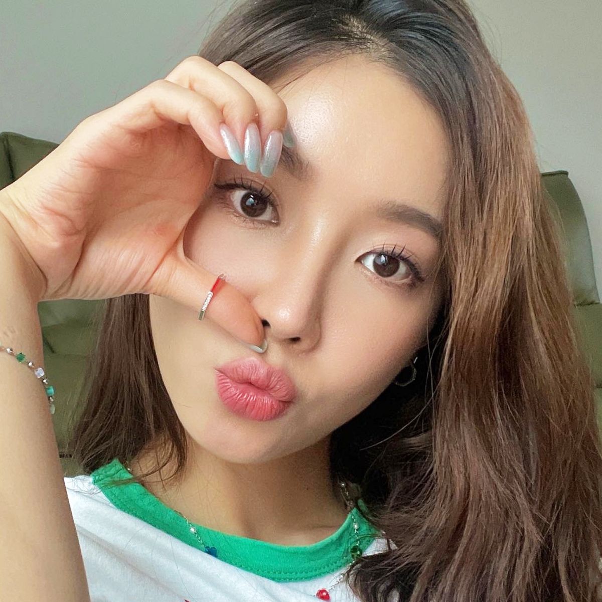 매즈믹(MEZMIC) 레드 그린 8각 925 스털링 실버 반지