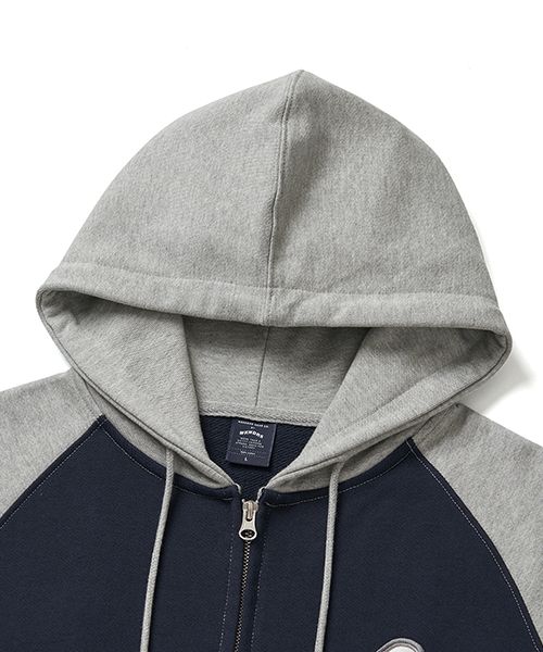 ENHYPENソヌ着用WKNDRSのBASEBALL SCRIPT ZIPUP HOODIE ENHYPENソヌ着用WKNDRSのBASEBALL SCRIPT ZIPUP HOODIE (WKNDRS