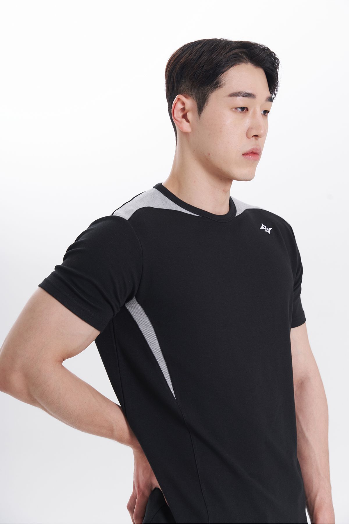 포더(PODER) 커브라인 머슬핏 티셔츠 [블랙]