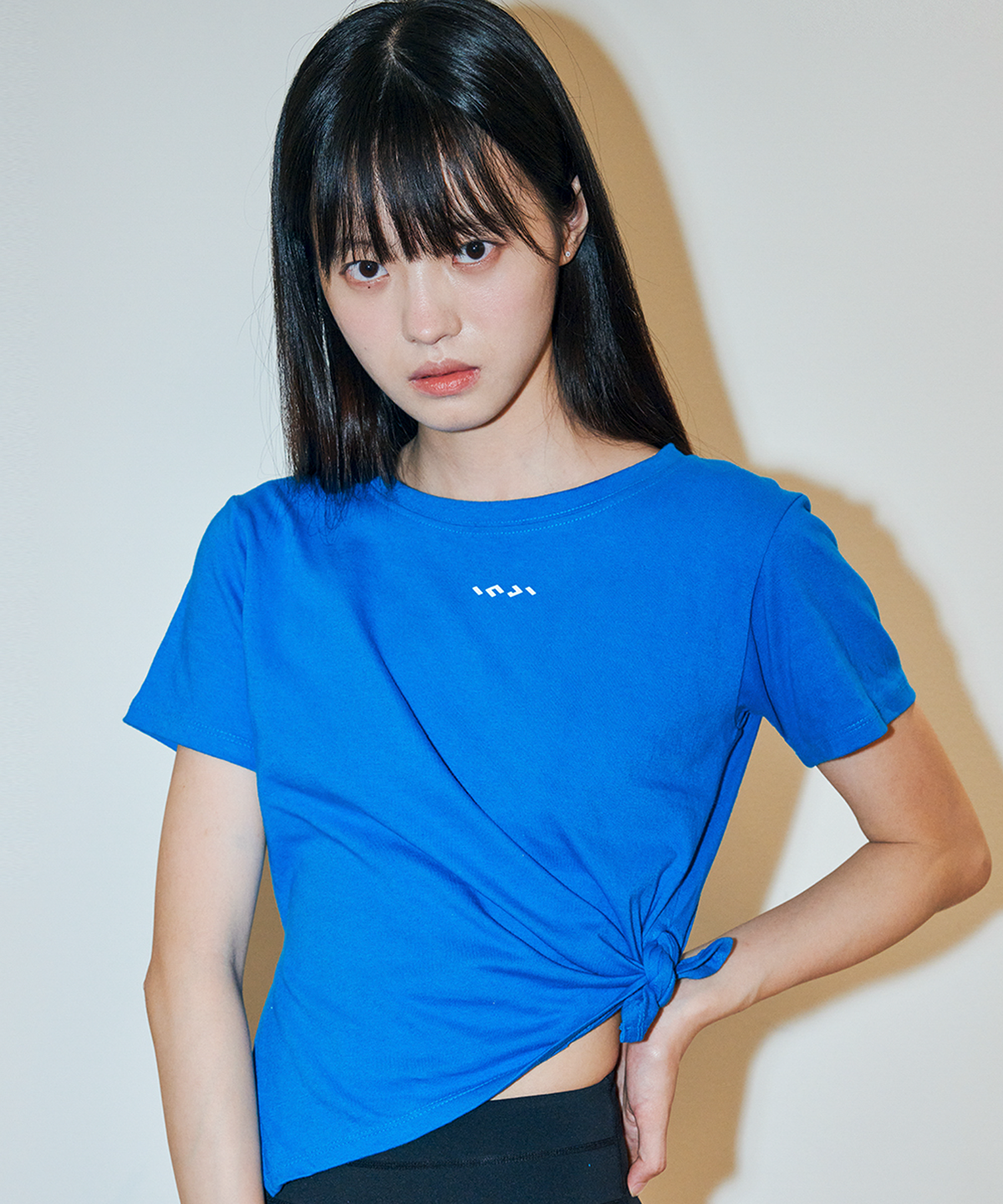 인지액티브(INJIACTIVE) 타이 사이드 티 비비드블루
