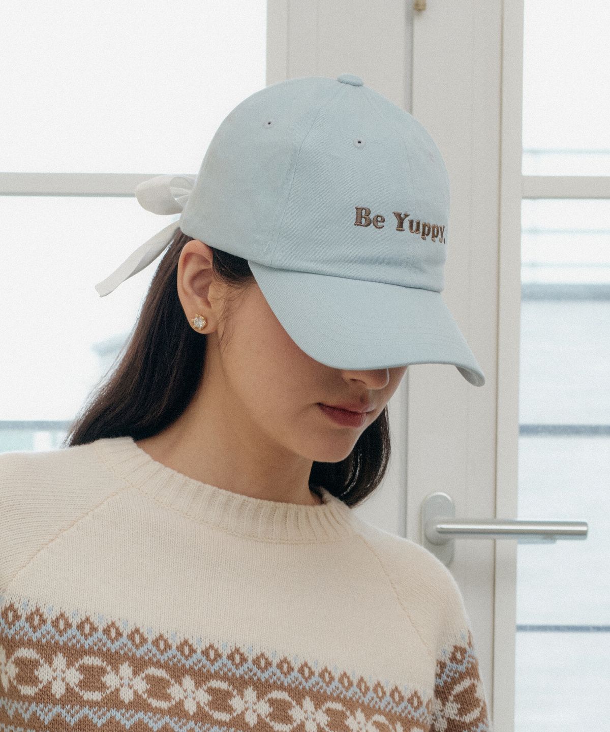 엽페(YUPPE) Y RIBBON BALL CAP_SKY BLUE