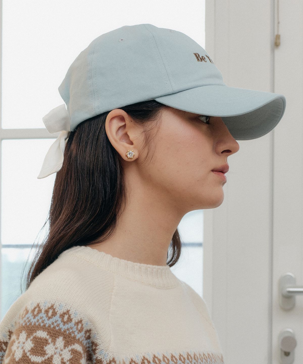엽페(YUPPE) Y RIBBON BALL CAP_SKY BLUE