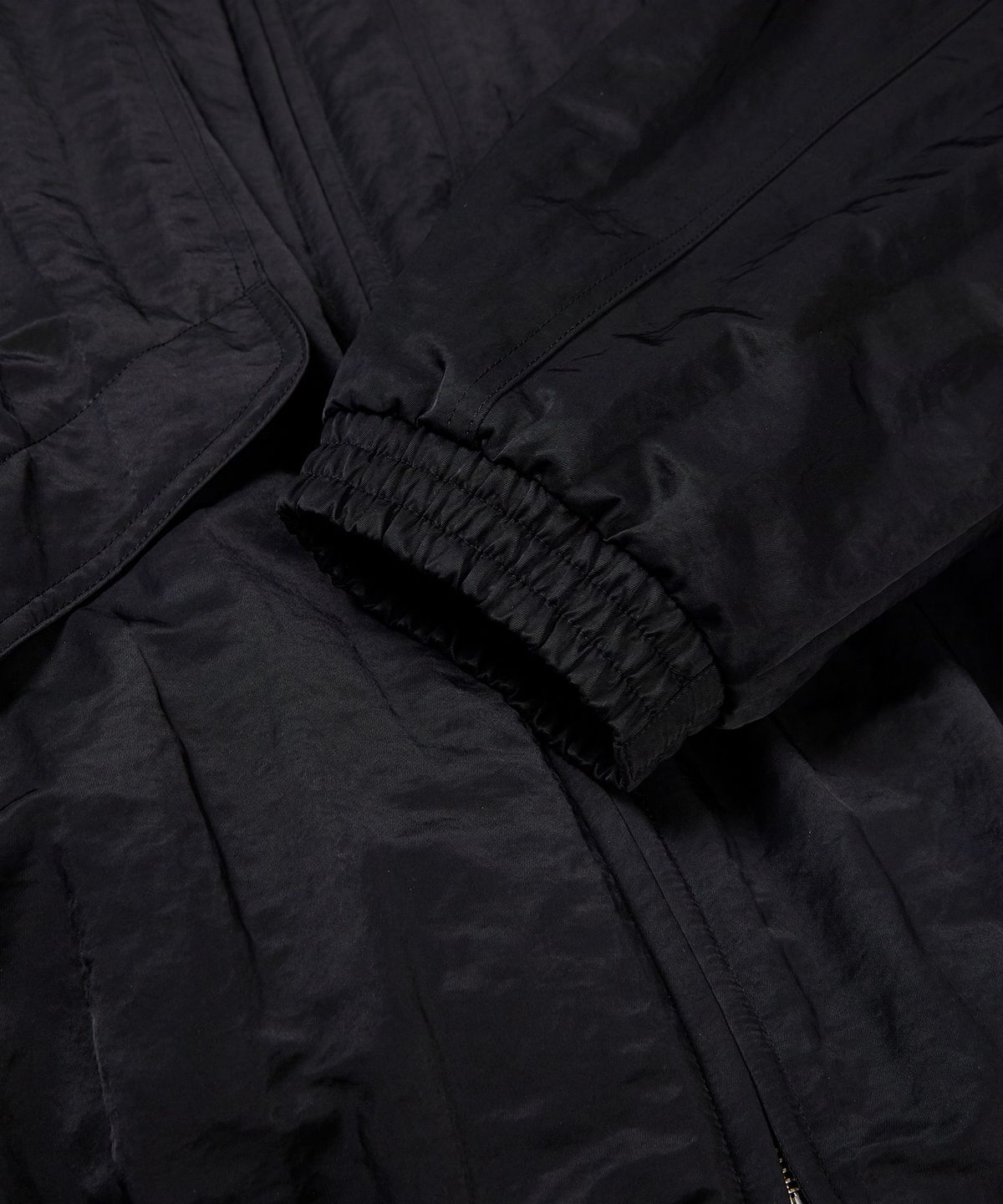 이에이(IEY) WIRE COLLAR OVERSIZED JUMPER Black