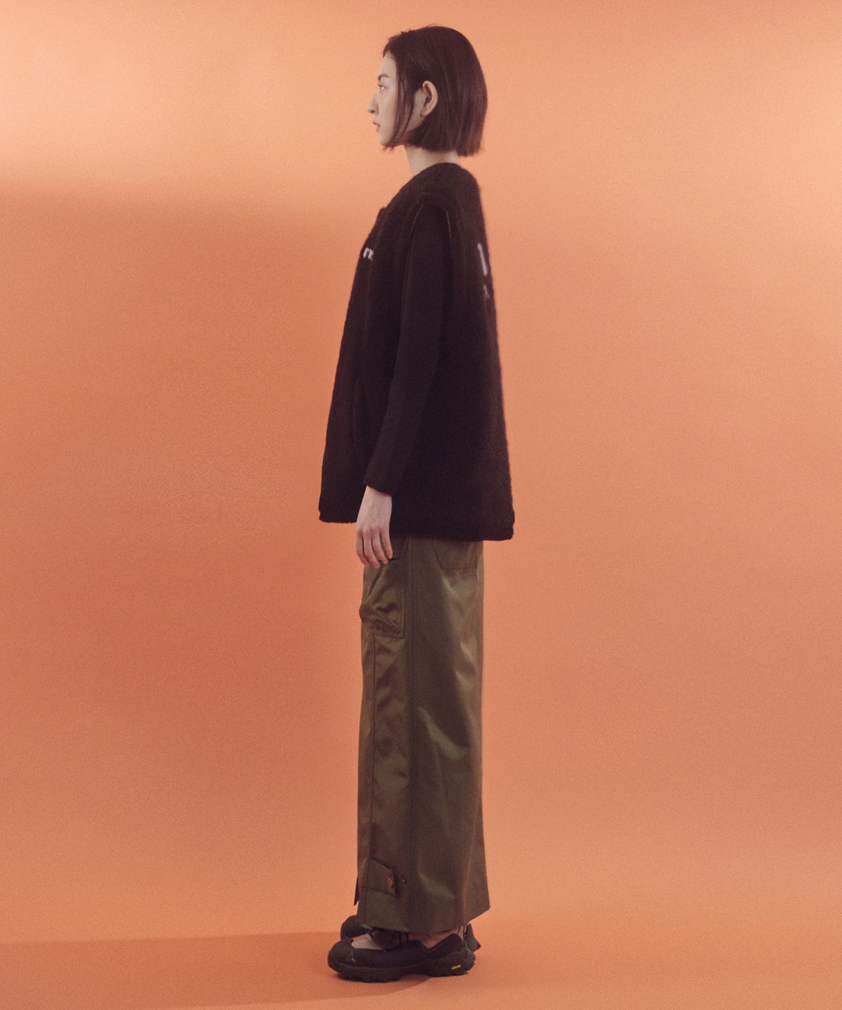 마욜(MAYOL) 유니섹스 알파카 자수 리버서블 베스트_블랙