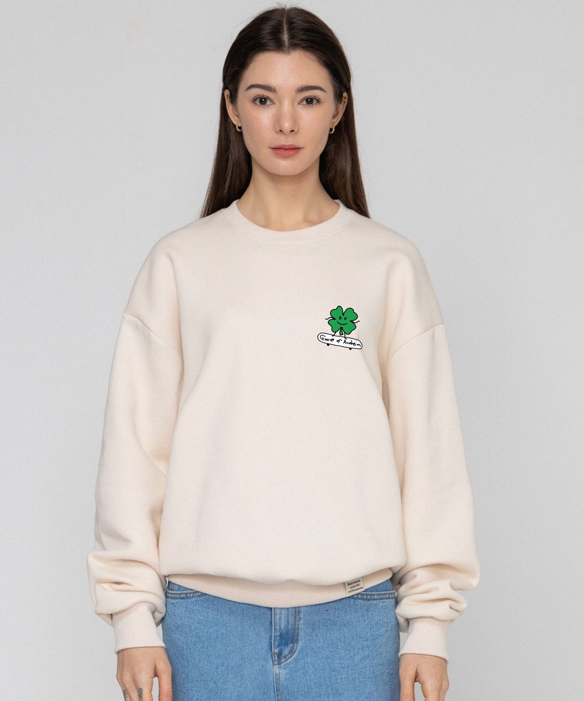 그레이버(GRAVER) [UNISEX]클로버 보드 맨투맨_크림