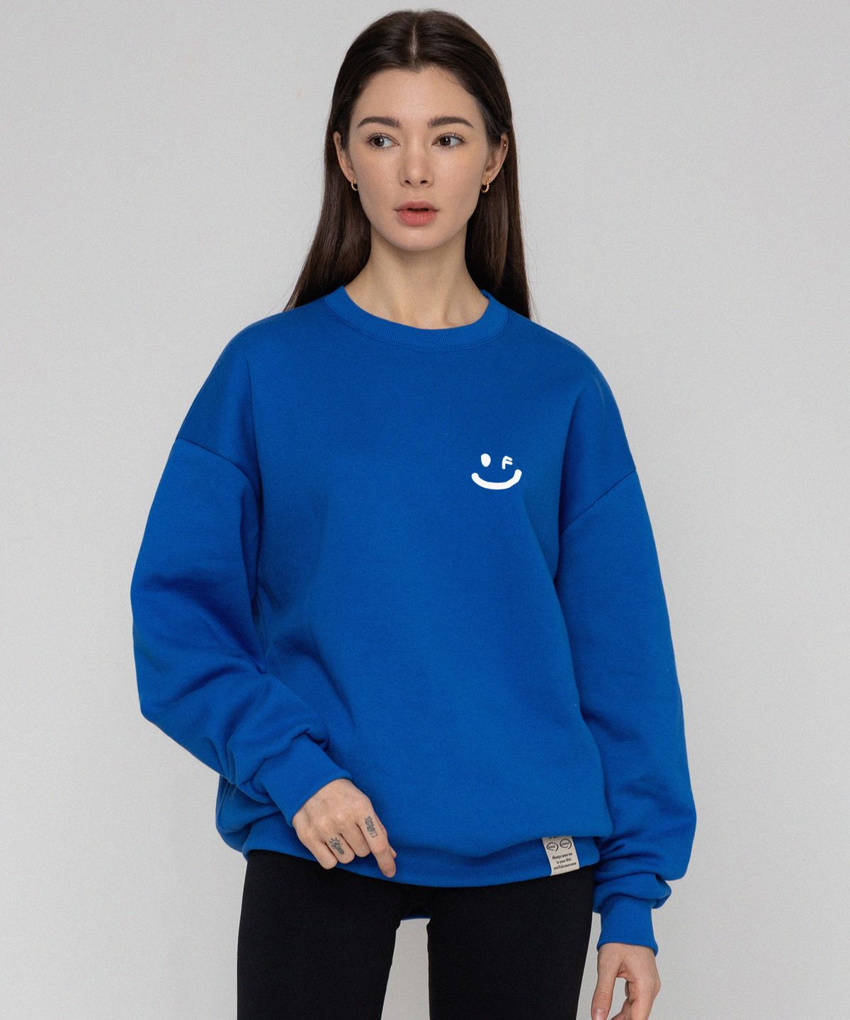 그레이버(GRAVER) [UNISEX]스몰 드로잉스마일 맨투맨_코발트블루