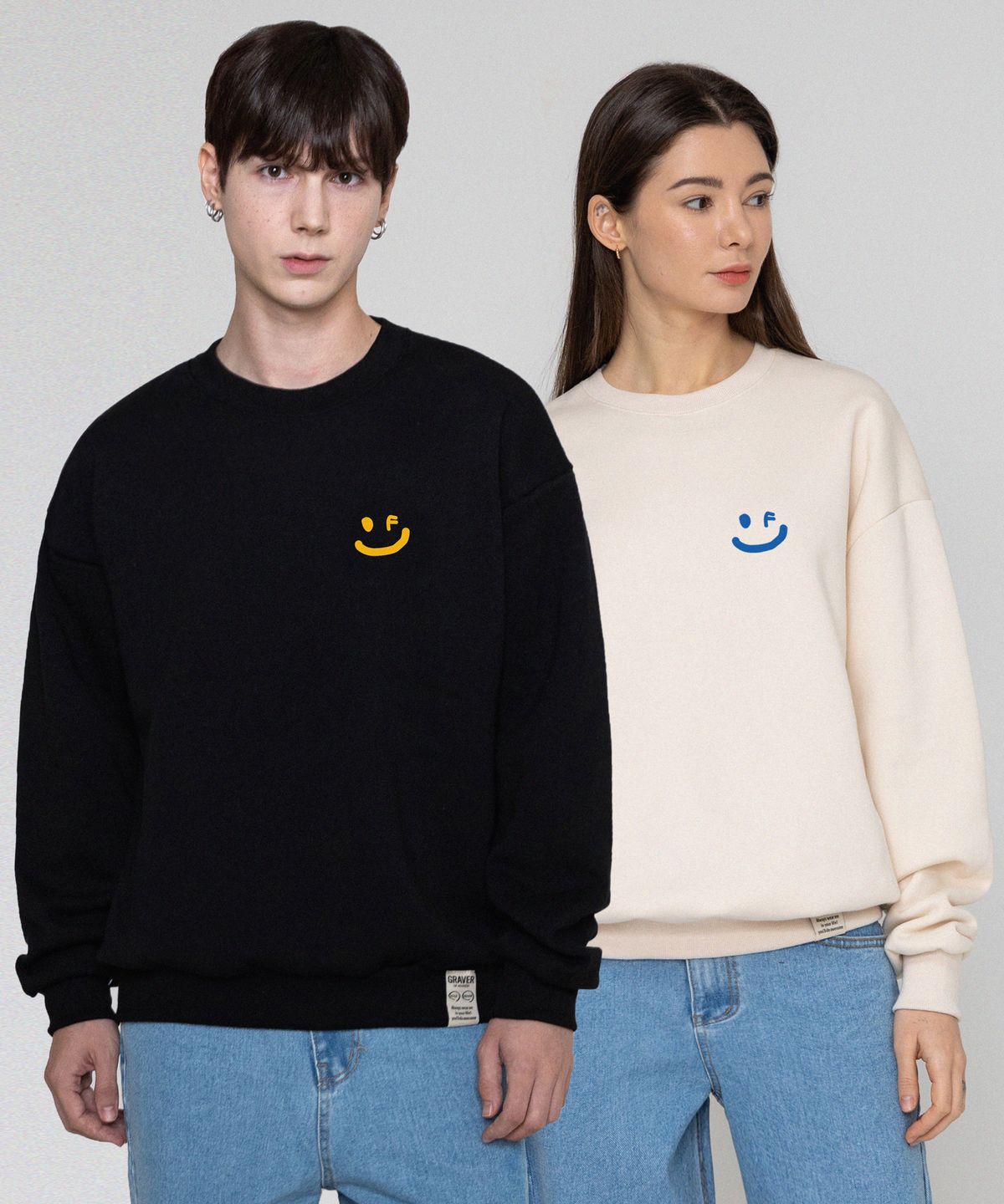 그레이버(GRAVER) [UNISEX]스몰 드로잉스마일 맨투맨_블랙