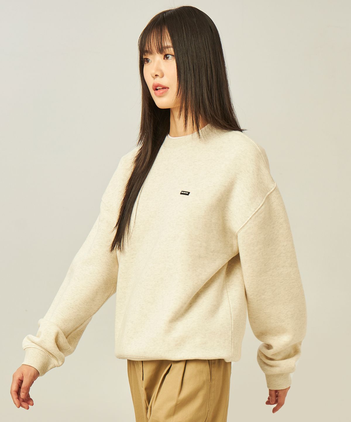 언리미트(UNLIMIT) Rubber Crewneck (U23DTTS45)