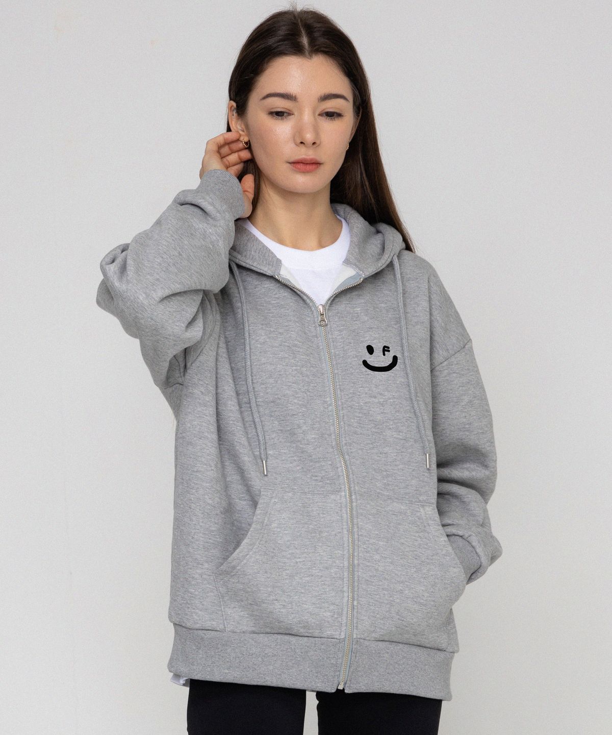 그레이버(GRAVER) [UNISEX]스몰 드로잉스마일 후드집업_그레이/블랙로고