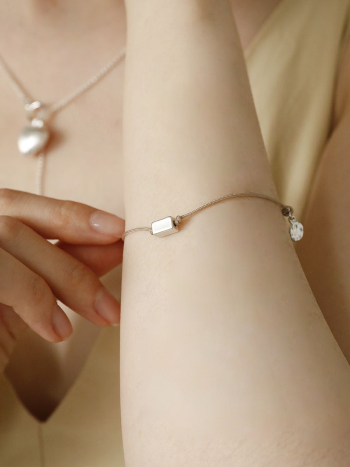 소수(SOSOO) Silk Point Bracelet 실크 포인트 팔찌