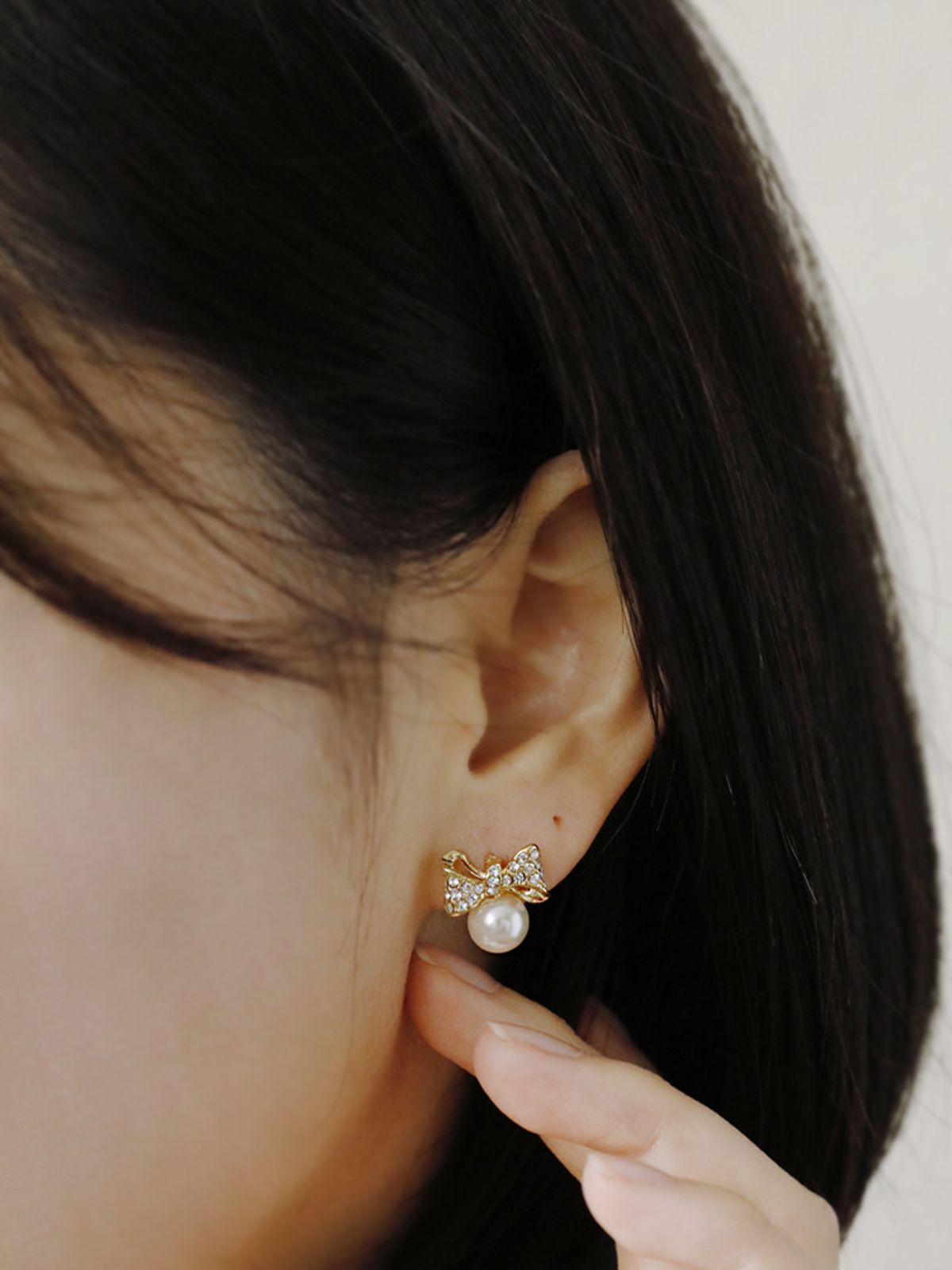 소수(SOSOO) Cubic Ribbon Pearl Earring 큐빅 리본 진주 귀걸이