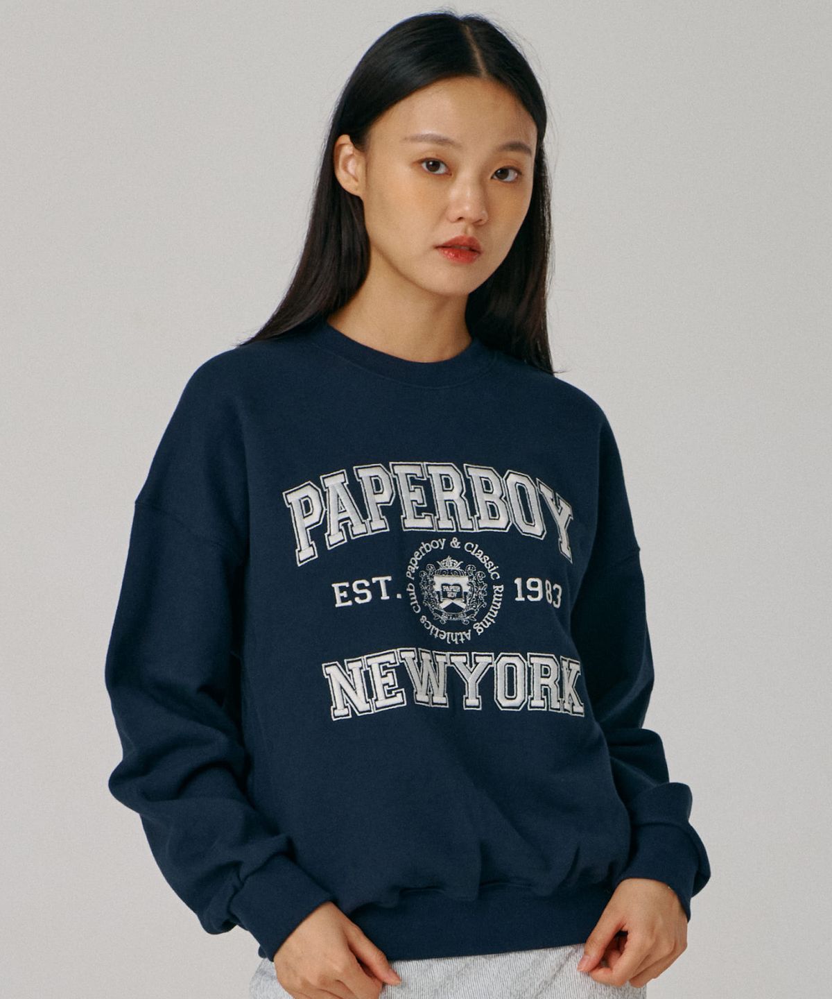페이퍼보이(PAPERBOY) 뉴욕 아치 스웨트셔츠-네이비