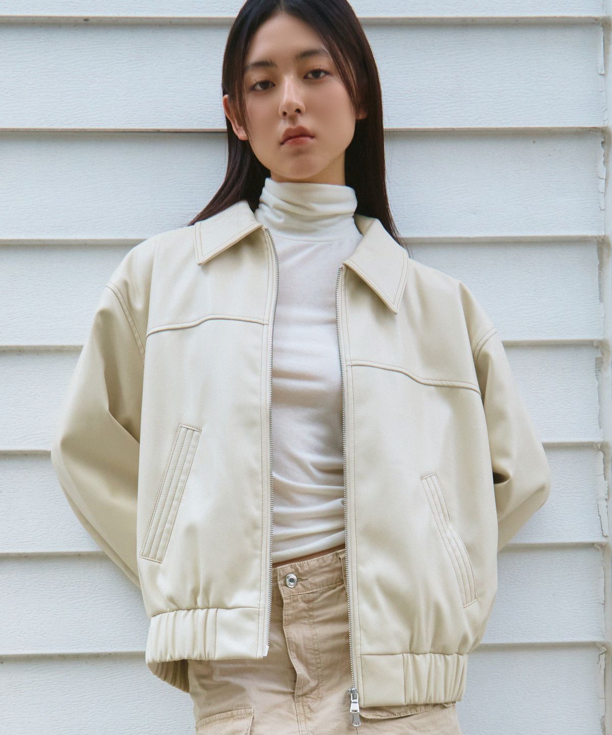 팔렛(FALLETT) 탑스티치 비건레더 패디드 블루종 아이보리