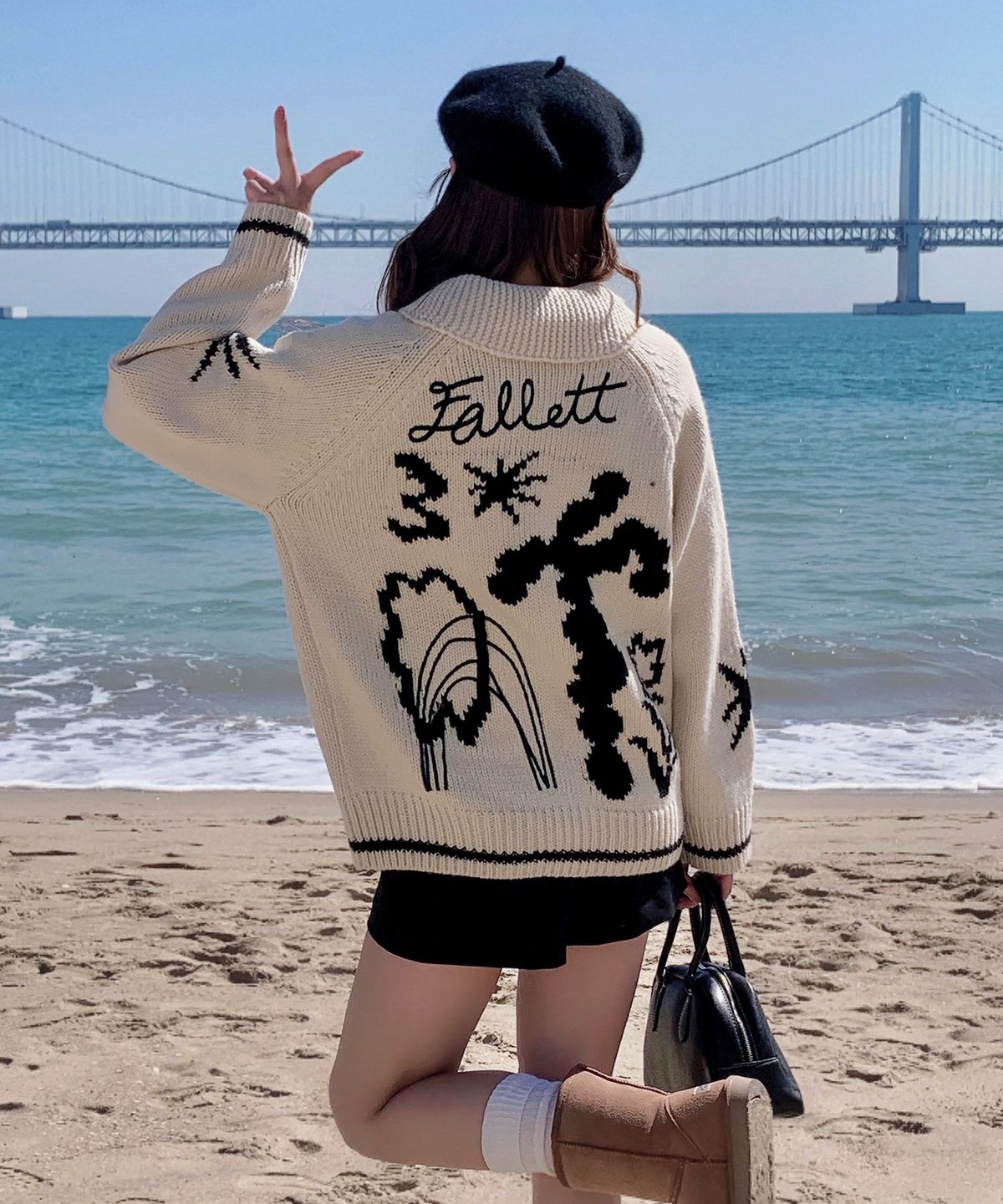 팔렛(FALLETT) 드로잉 가든 코위찬 니트 집업 아이보리