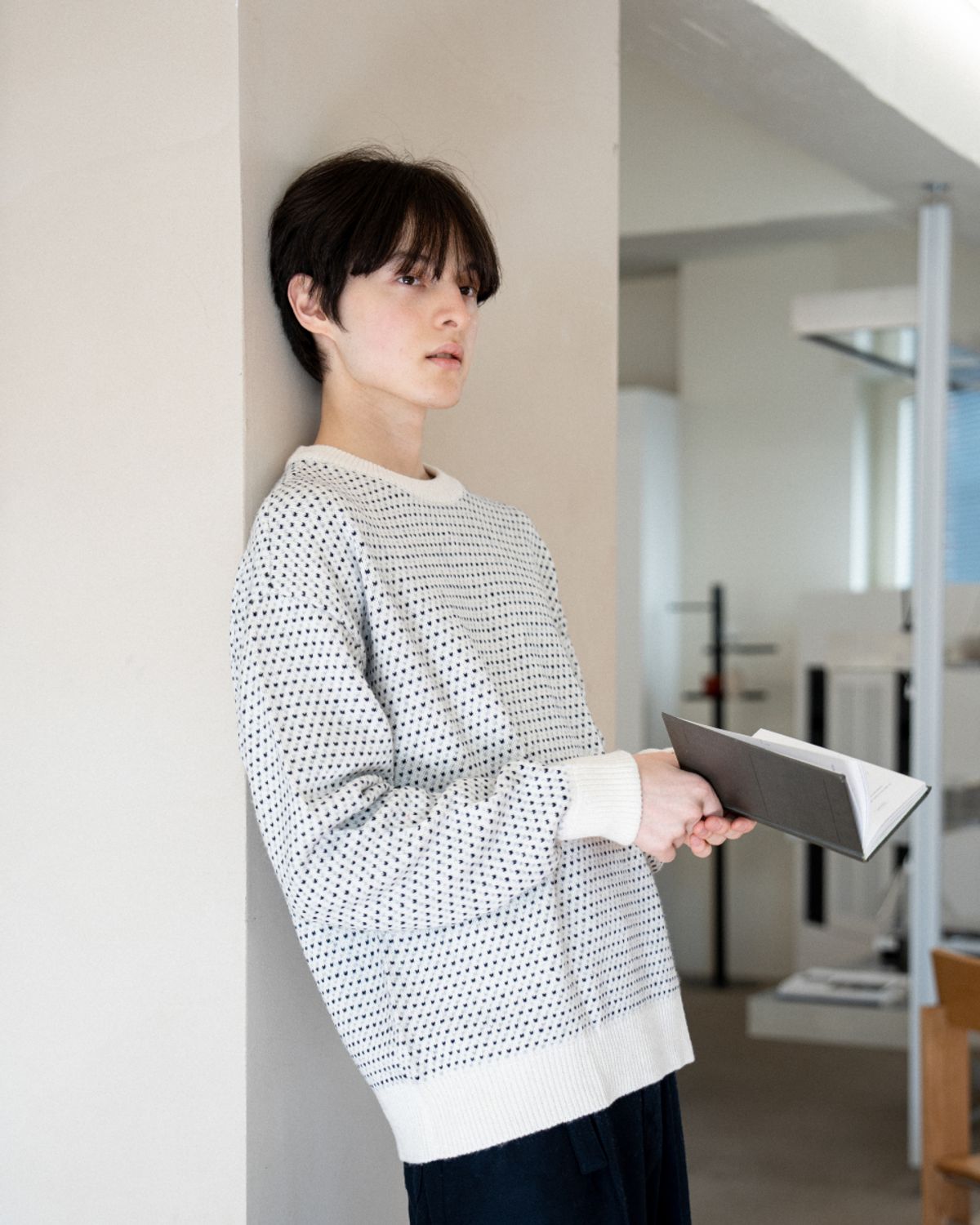 아스트레이(ASTLAY) loveless Round Neck knit (cream/navy/gray)