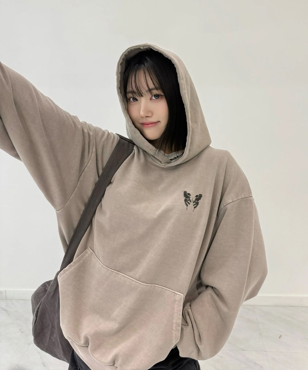 MUSINSA公式 | ACOVER Black Butterfly Pigment Hoodie 3color