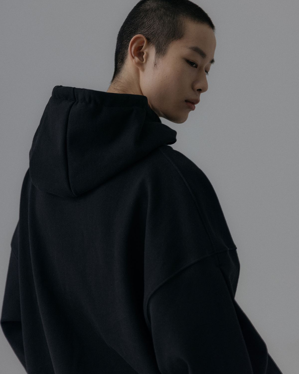 앵글런(ANGLAN) Valley Tuck Sweat Balloon Hoodie - Black