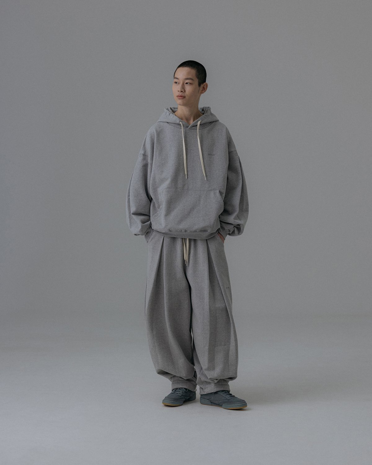 앵글런(ANGLAN) Valley Tuck Sweat Balloon Hoodie - Melange Grey