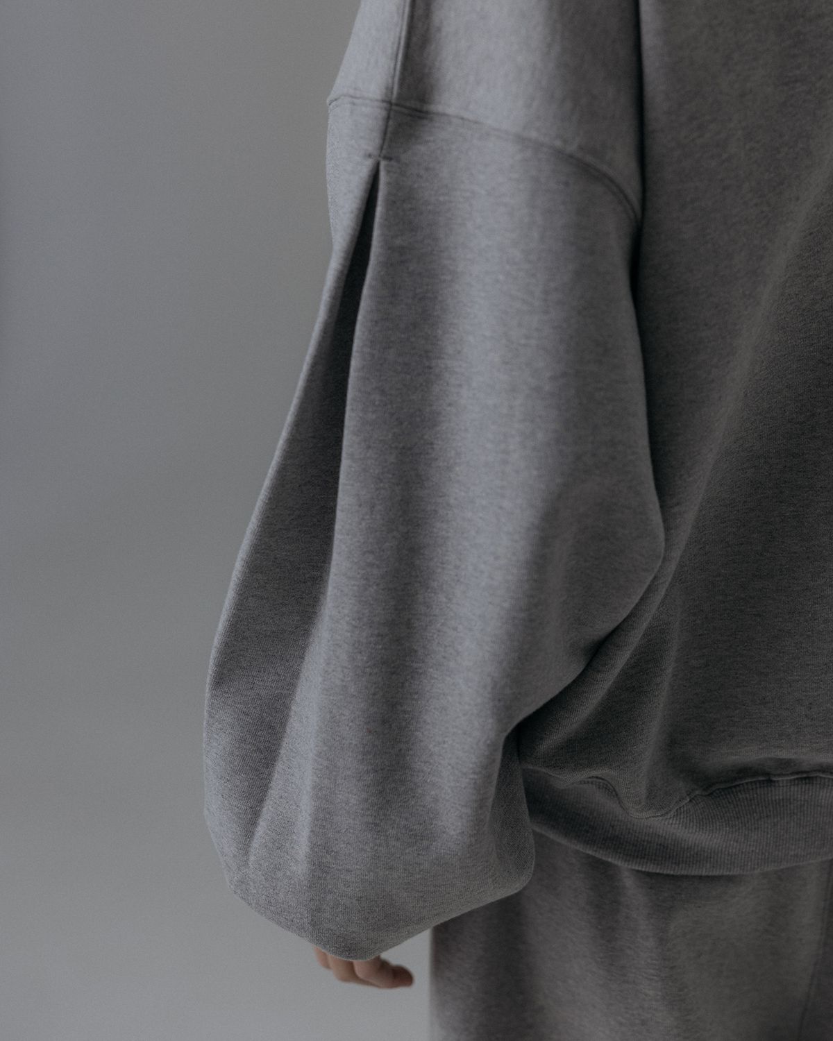 앵글런(ANGLAN) Valley Tuck Sweat Balloon Hoodie - Melange Grey
