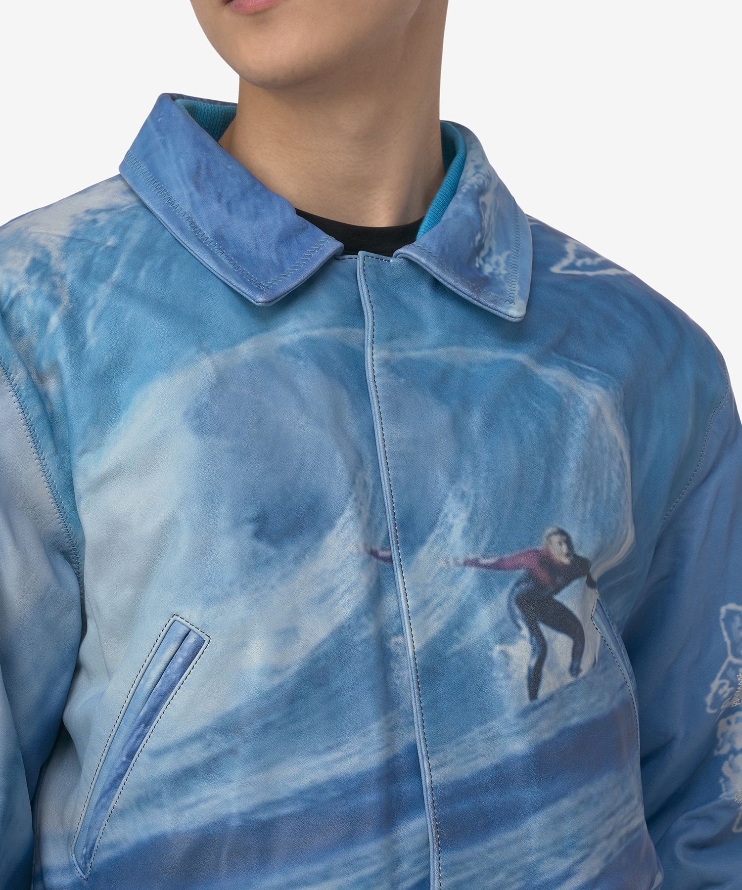 【関税込み】ERL ブルー＆グレー プリント パファージャケット MUSINSA | ERL Surf Print Leather Bomber Jacket - Crystal