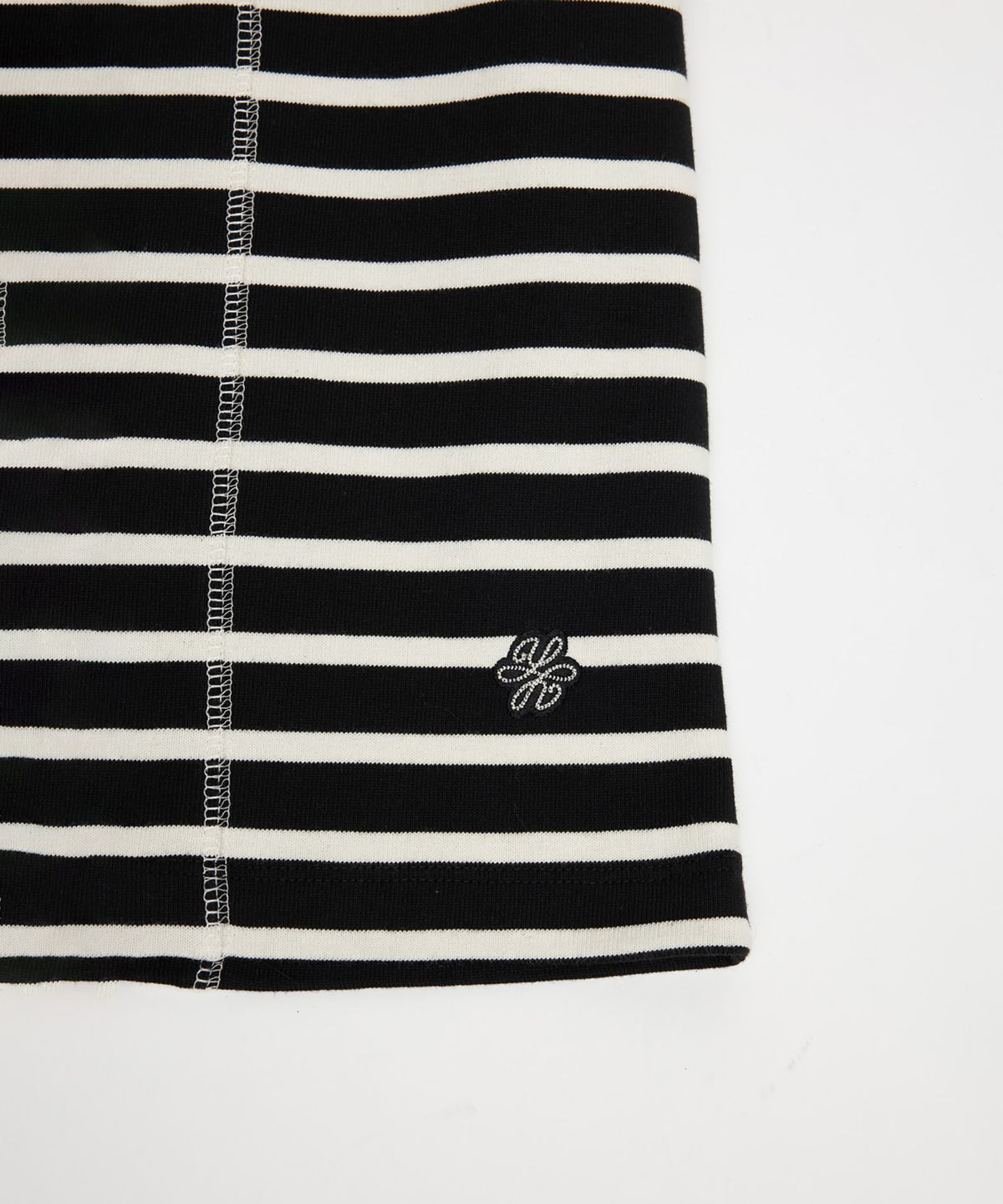 유스(YOUTH) Structured T-shirts - Black