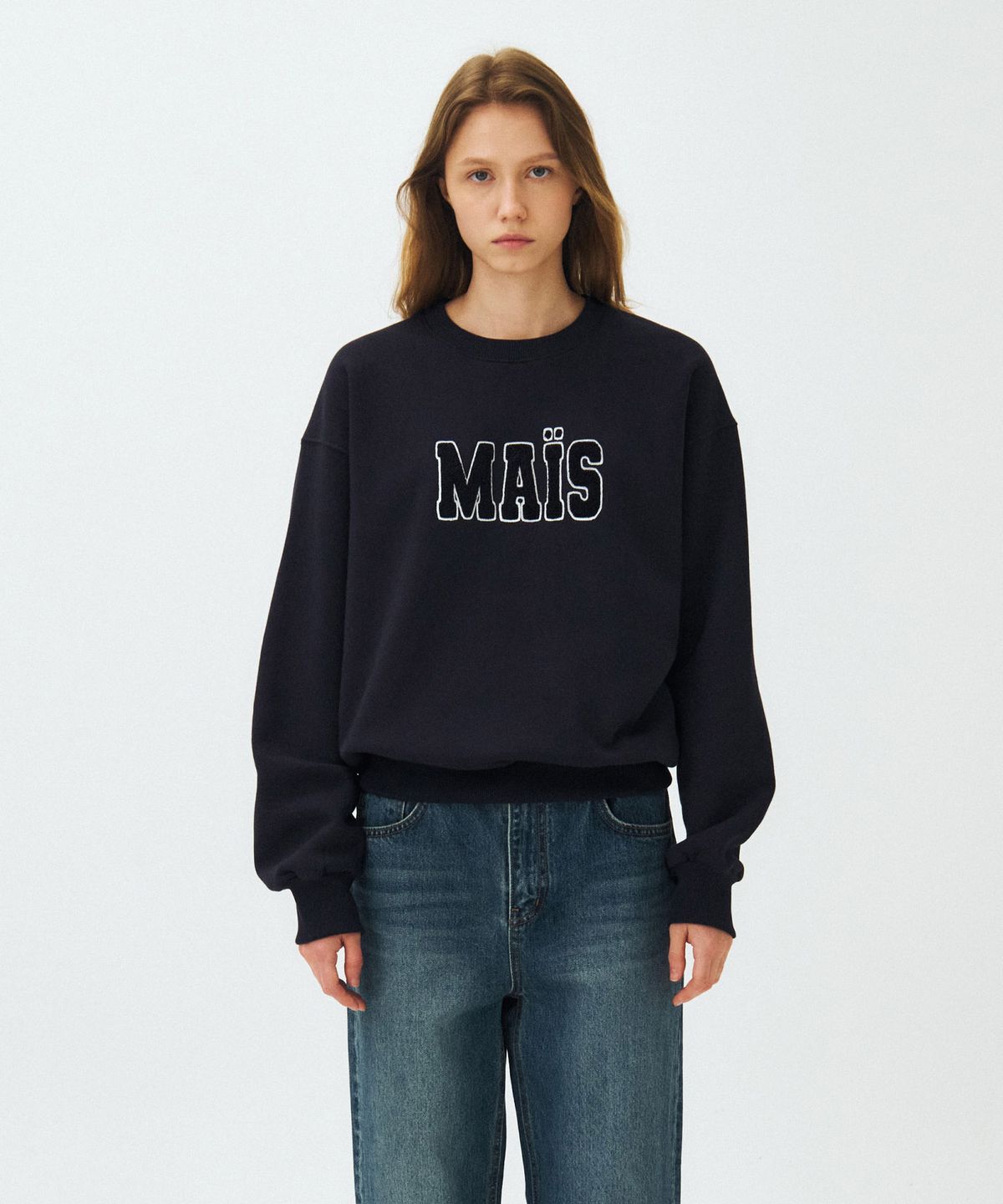 마이스(MAIS) MAIS BOUCLE LOGO SWEAT SHIRT / NAVY