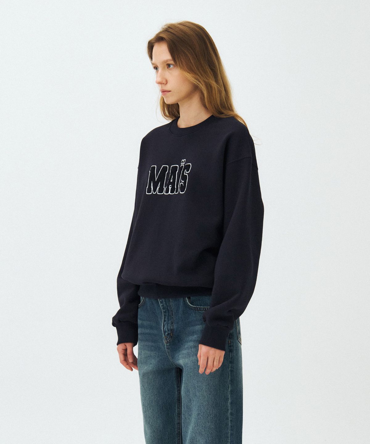 마이스(MAIS) MAIS BOUCLE LOGO SWEAT SHIRT / NAVY