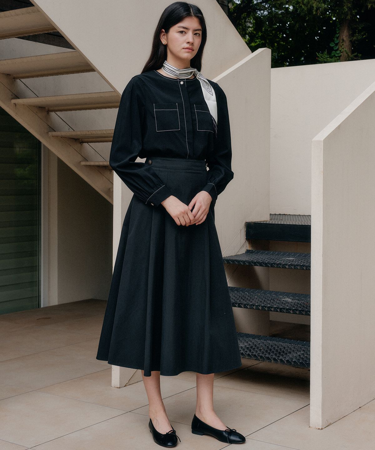 엽페(YUPPE) TUCKED FLARE SKIRT_BLACK