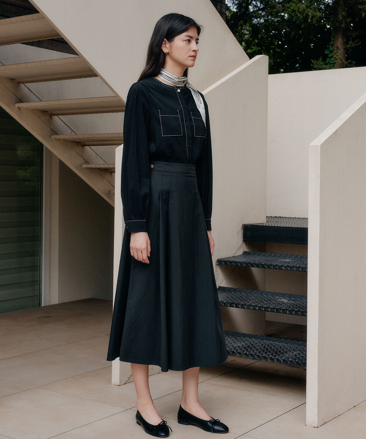 엽페(YUPPE) TUCKED FLARE SKIRT_BLACK