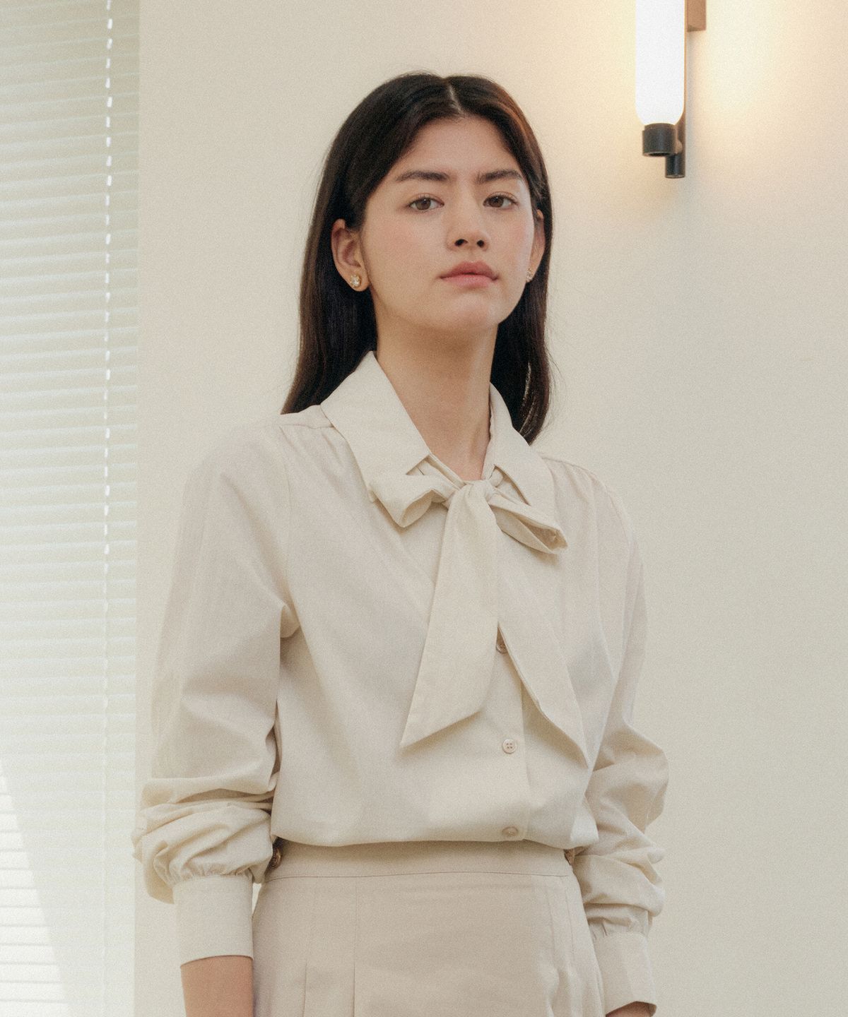 엽페(YUPPE) COLLAR TIE SHIRT_BEIGE