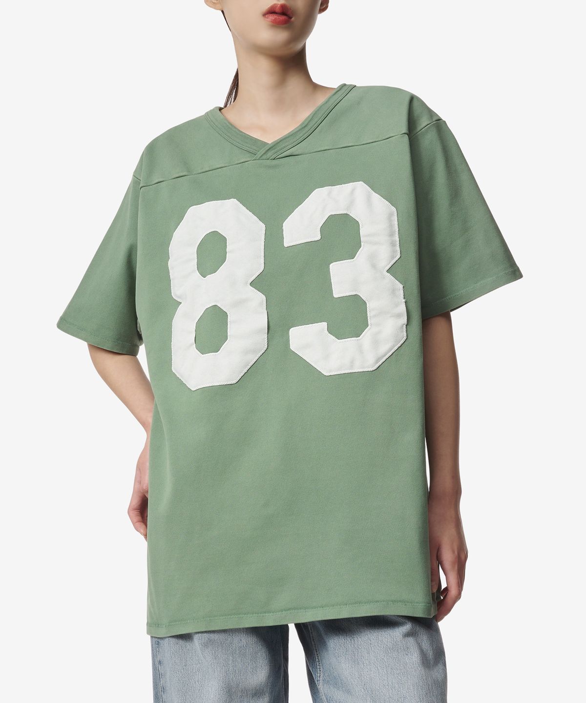 이알엘(ERL) 풋볼 83 자수 브이넥 반소매 티셔츠 - 그린 / ERL06T022GREEN