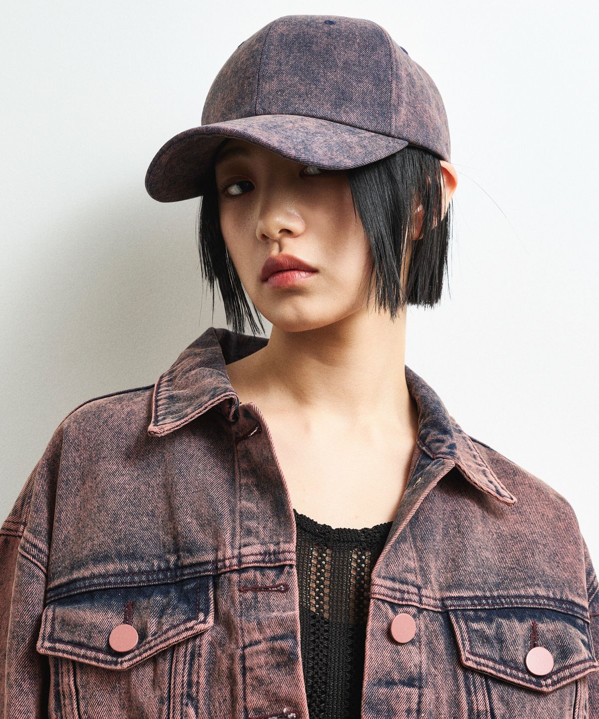 씨웨어 바이 더 지니어스(C WEAR BY THE GENIUS) 와인 데님 크롭 트러커 자켓