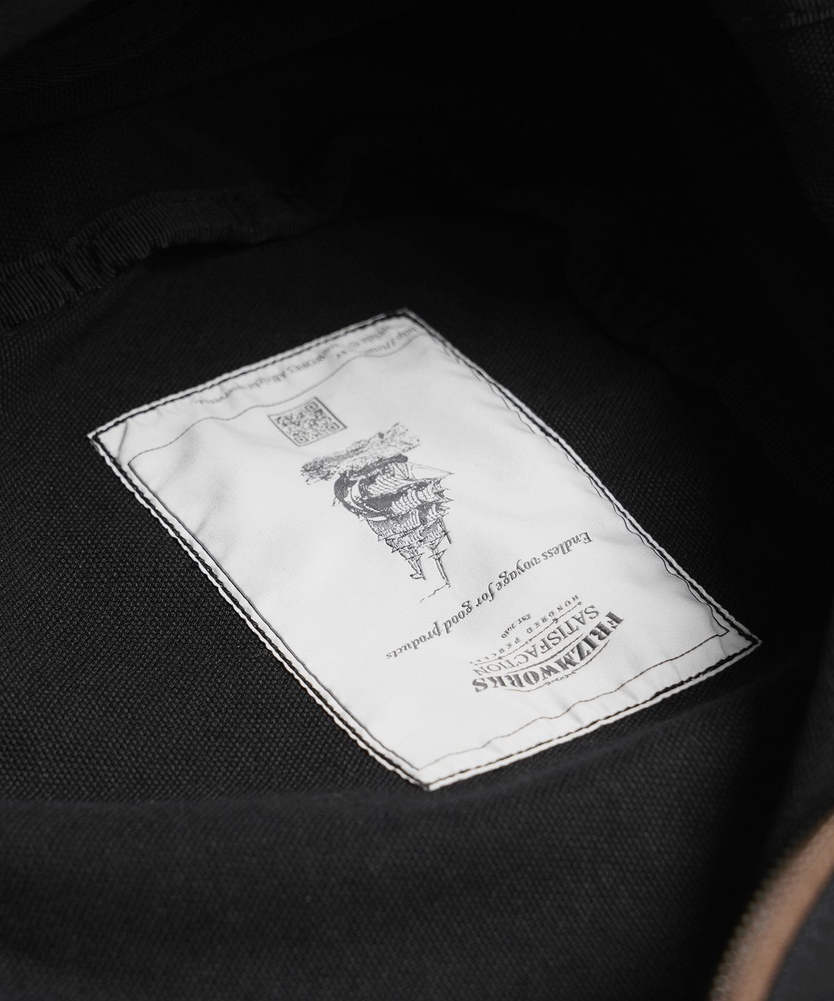 프리즘웍스(FRIZMWORKS) HEAVY CANVAS SHOULDER BAG _ BLACK