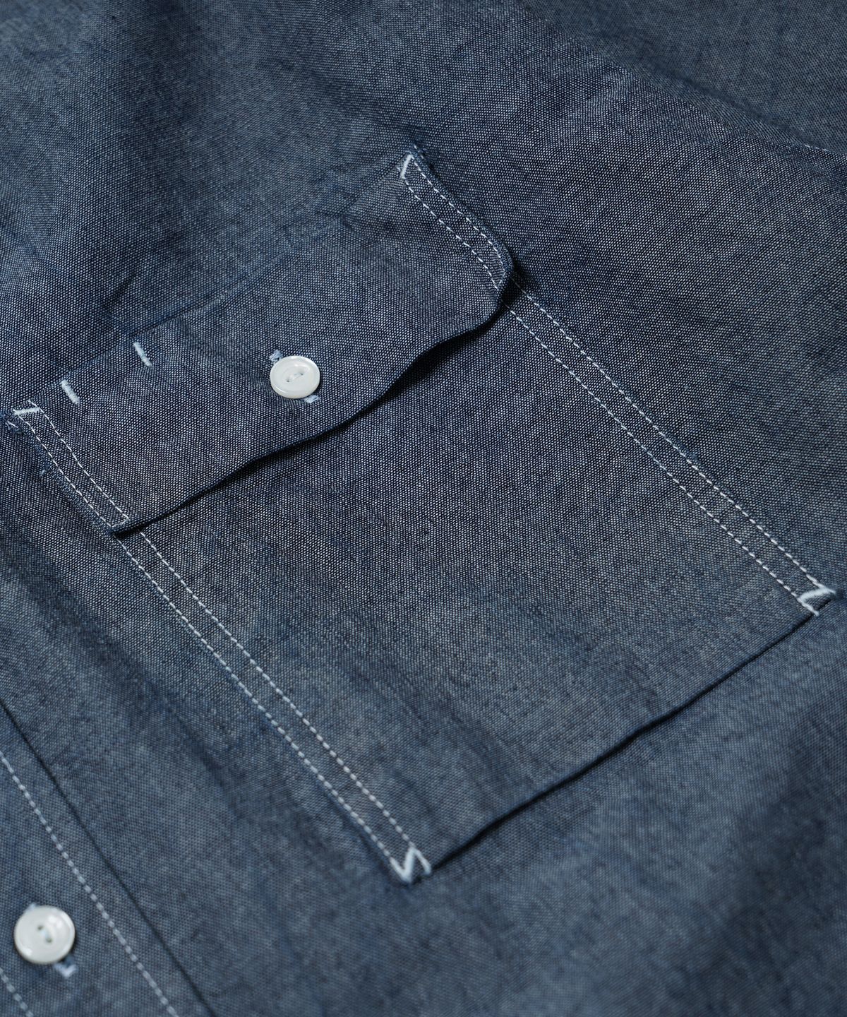 프리즘웍스(FRIZMWORKS) CIGARETTE POCKET CHAMBRAY SHIRT _ INDIGO