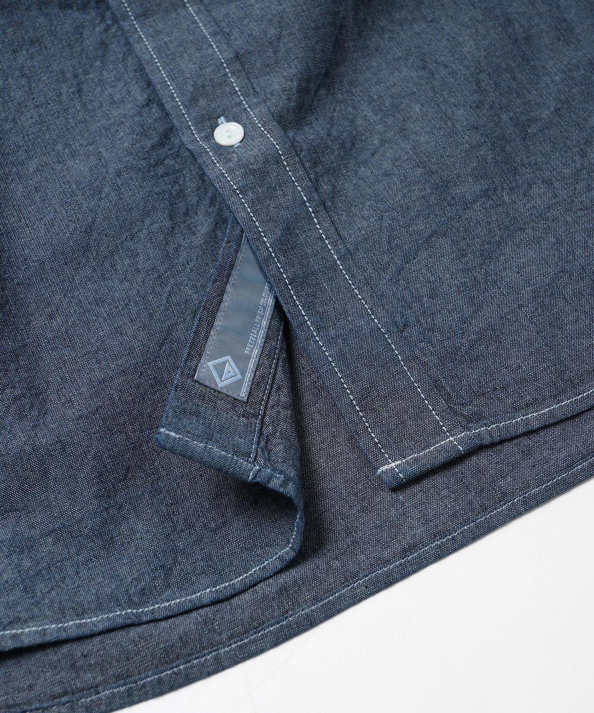 프리즘웍스(FRIZMWORKS) CIGARETTE POCKET CHAMBRAY SHIRT _ INDIGO