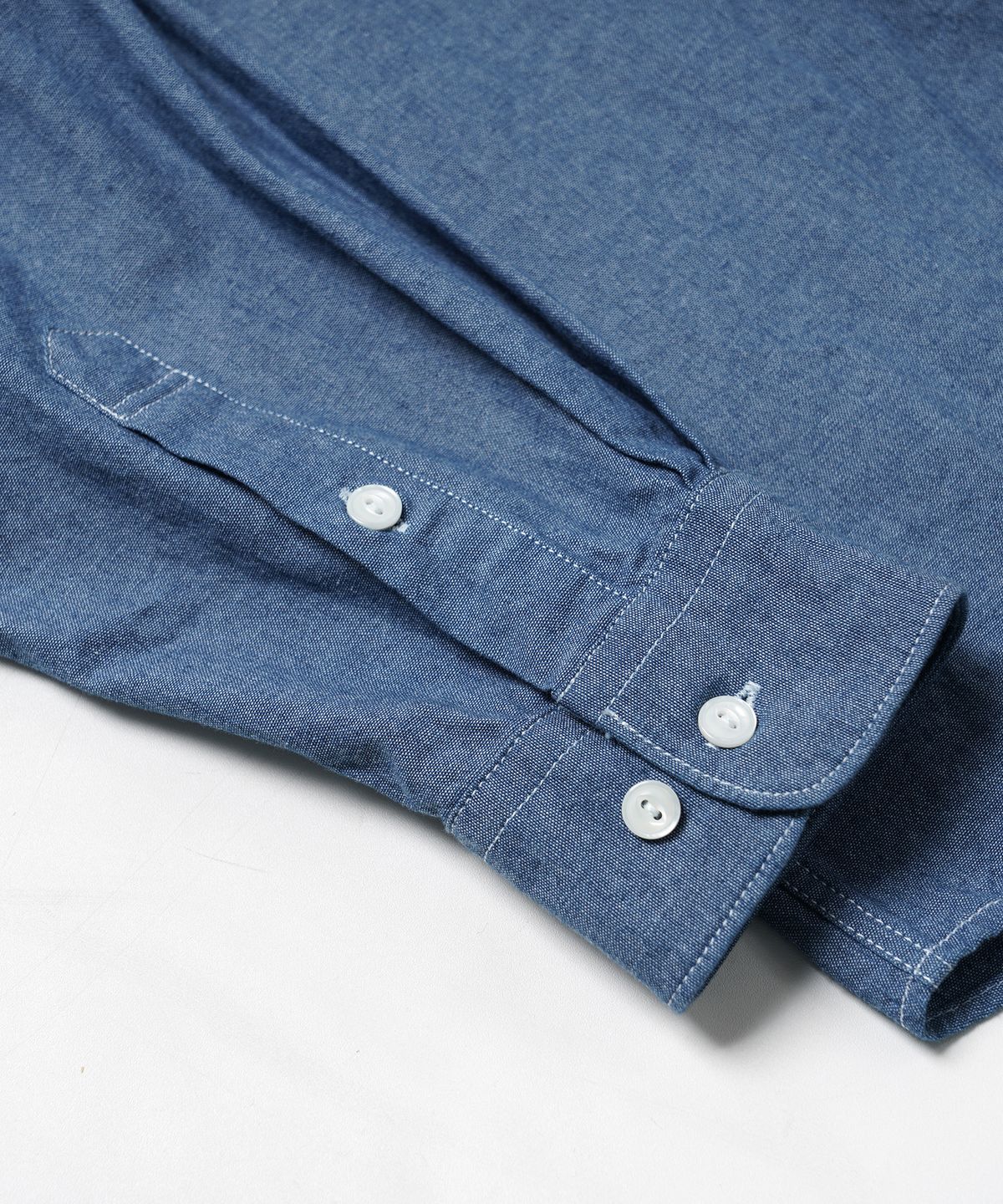 프리즘웍스(FRIZMWORKS) CIGARETTE POCKET CHAMBRAY SHIRT _ BLUE