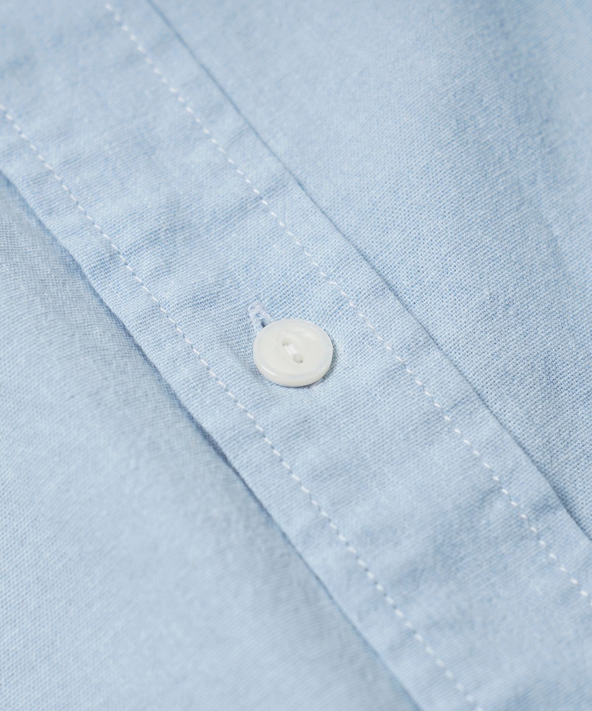 프리즘웍스(FRIZMWORKS) CIGARETTE POCKET CHAMBRAY SHIRT _ CLOUD