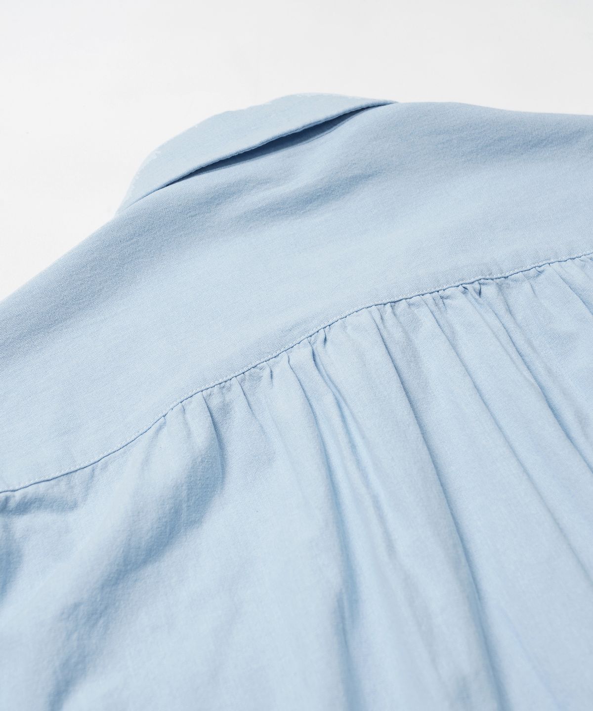 프리즘웍스(FRIZMWORKS) CIGARETTE POCKET CHAMBRAY SHIRT _ CLOUD