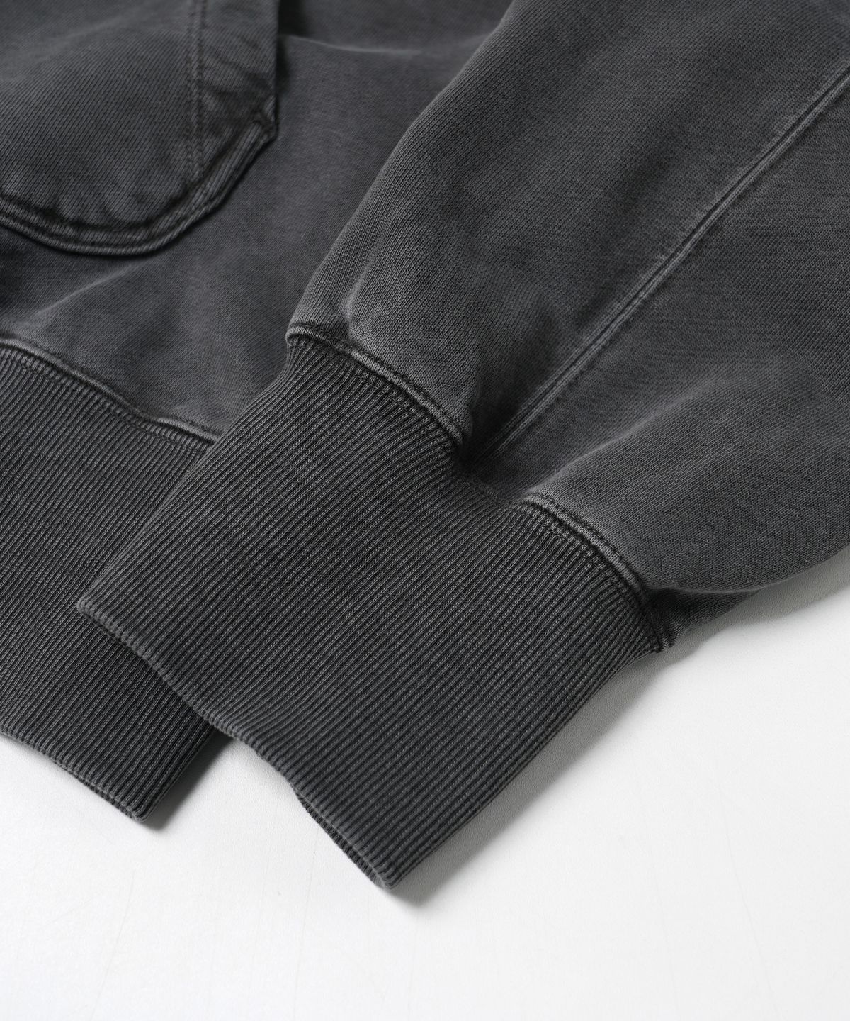 프리즘웍스(FRIZMWORKS) OG PIGMENT DYEING HOOD ZIPUP PARKA _ CHARCOAL