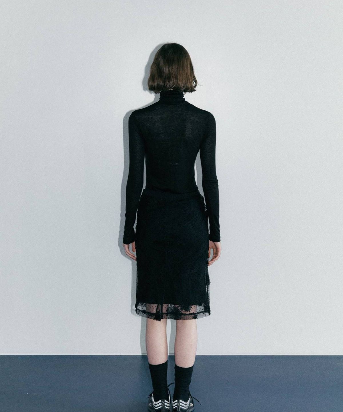 마이스(MAIS) WOOL TURTLENECK T-SHIRT / BLACK