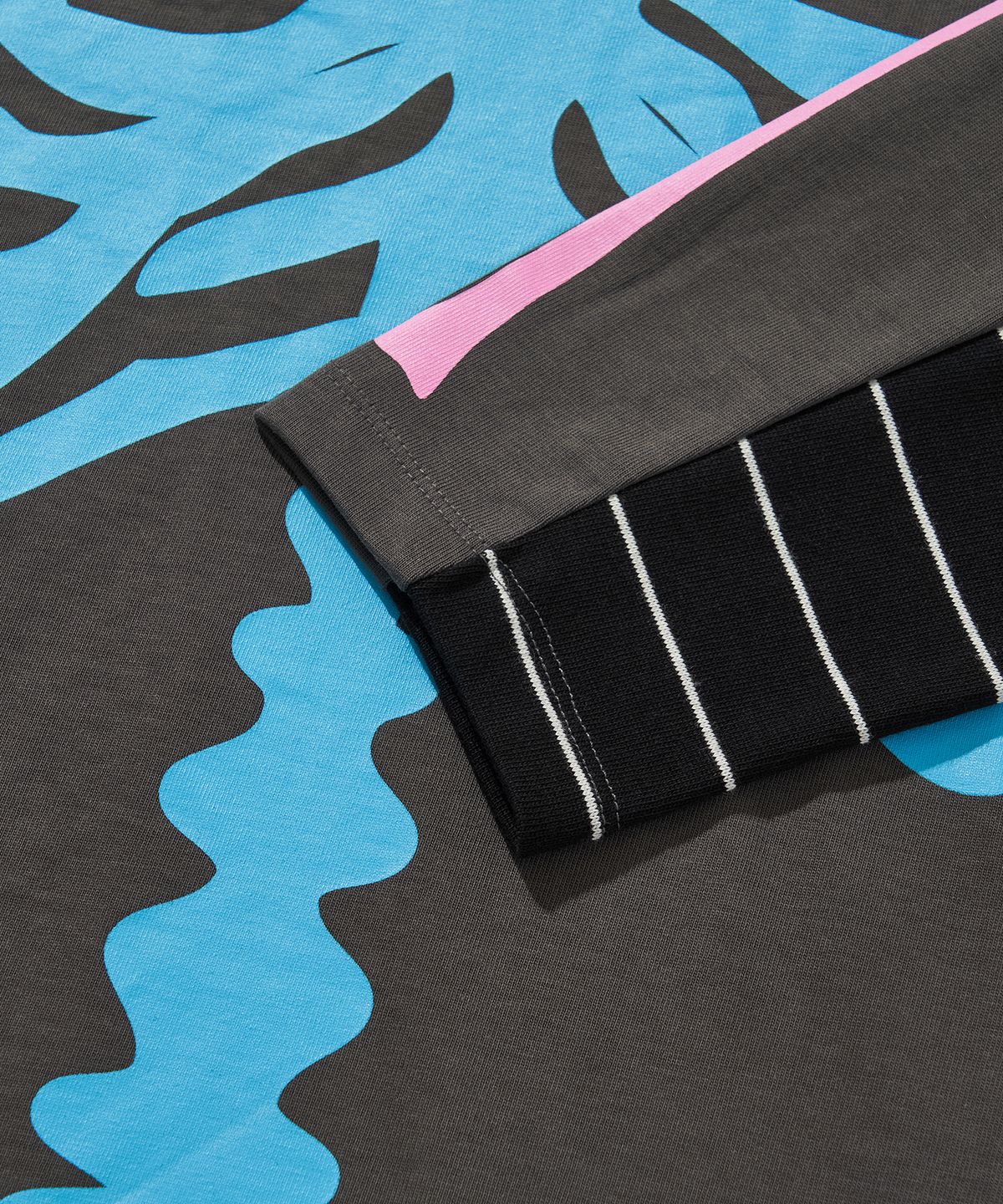 리베레(LIBERE) PARADOX BONE SLEEVE TEE / CHARCOAL