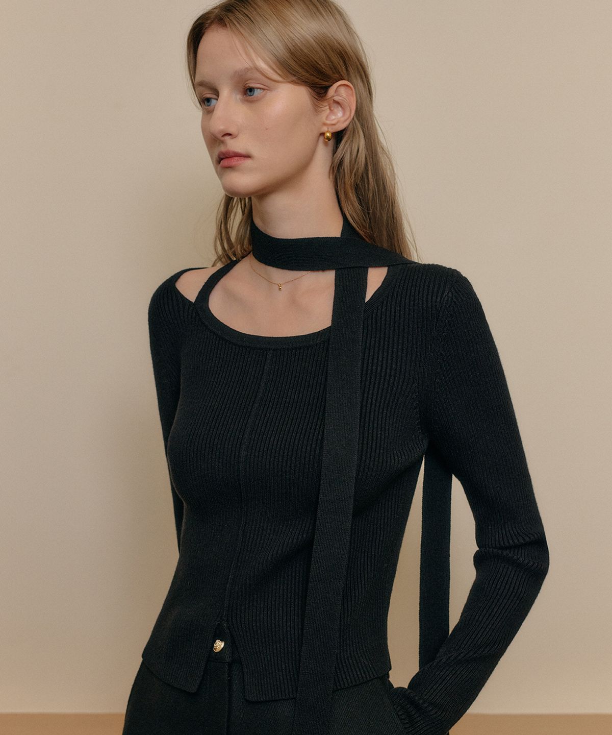 룩캐스트(LOOKAST) 위트니 컷아웃 니트 탑 / WHITNEY CUTOUT KNIT TOP_3colors